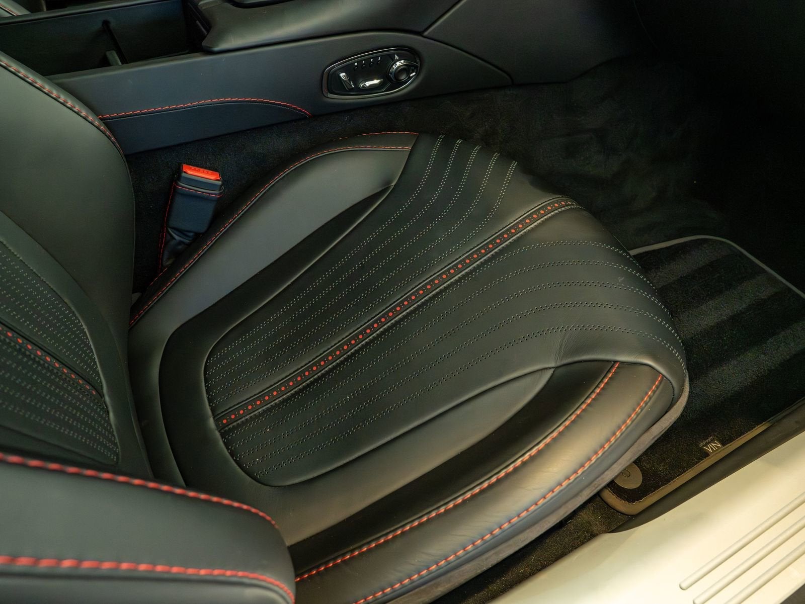 2018 Aston Martin DB11 Base