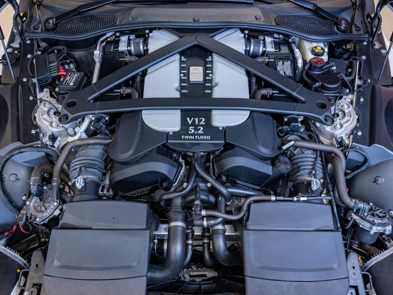 2023 Aston Martin Vantage V12