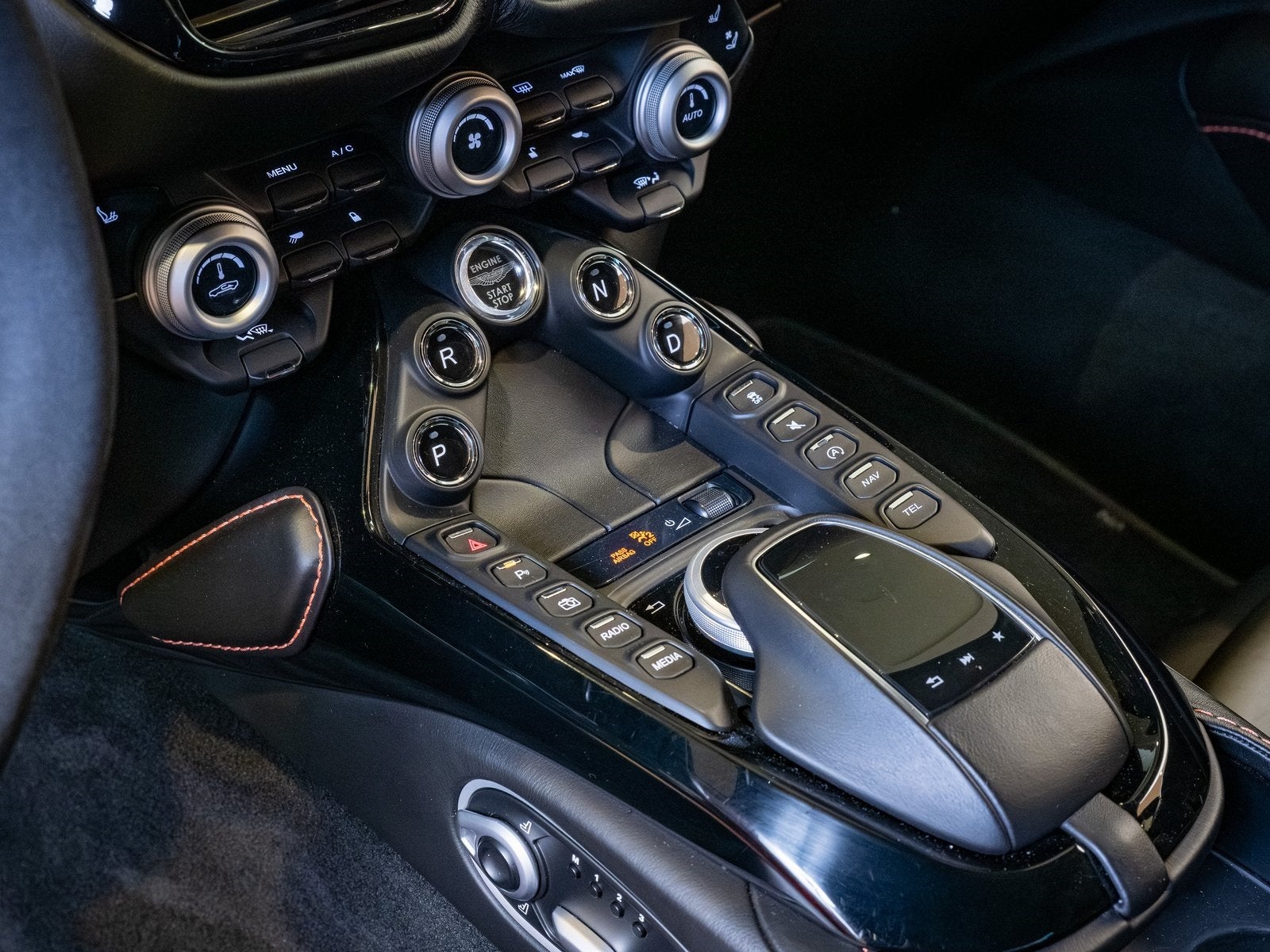 2020 Aston Martin Vantage Base