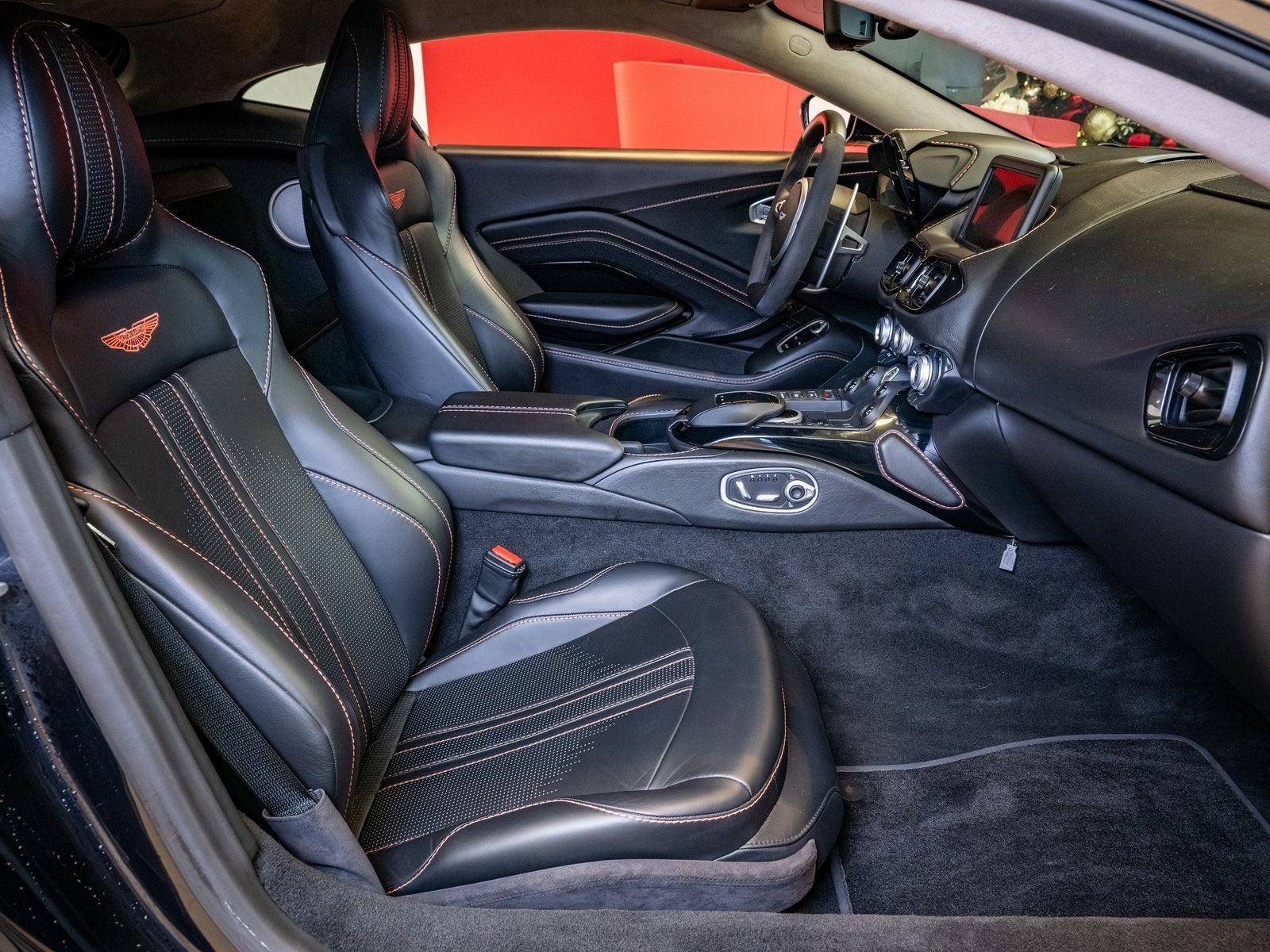 2020 Aston Martin Vantage Base