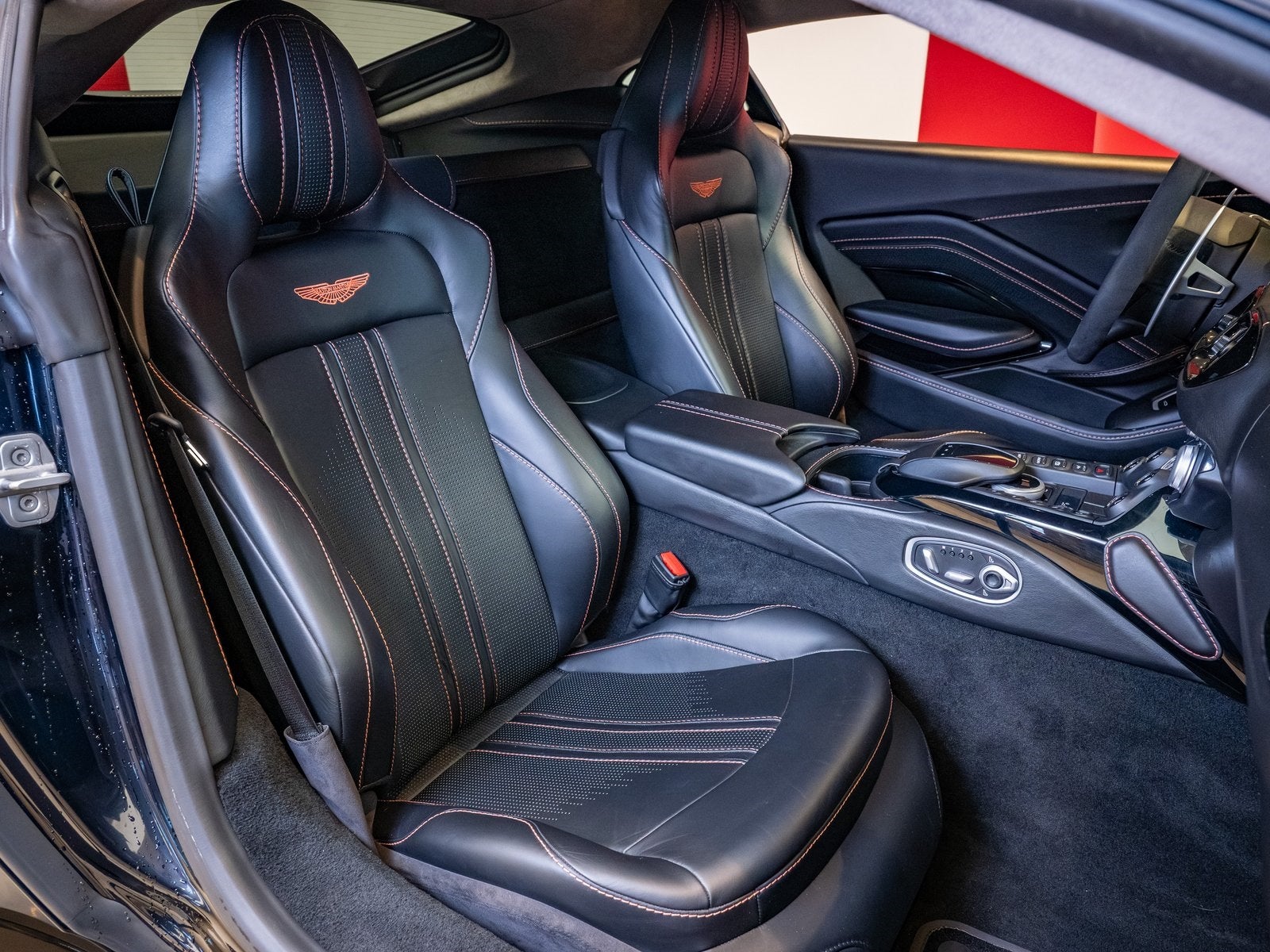 2020 Aston Martin Vantage Base