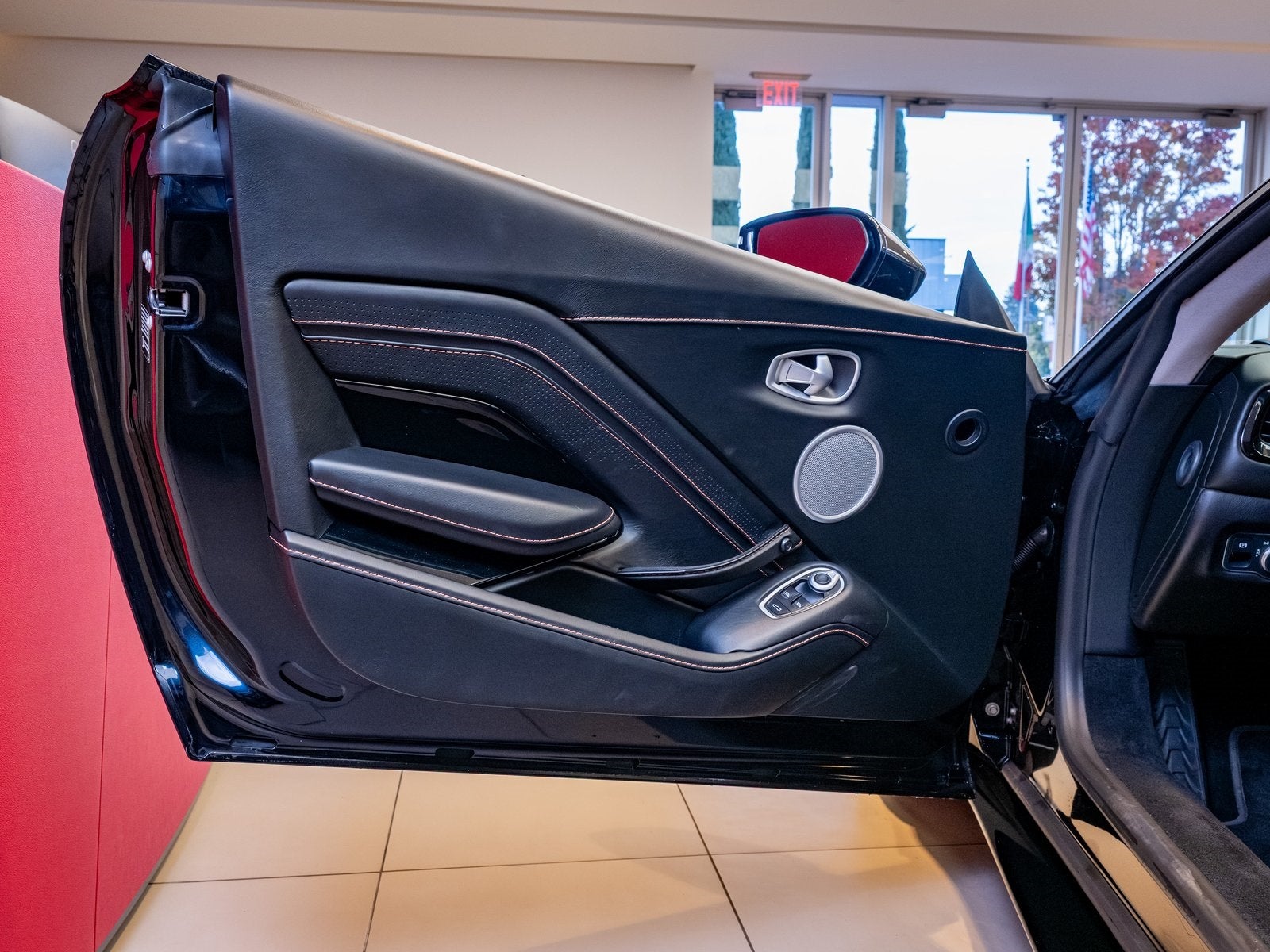 2020 Aston Martin Vantage Base