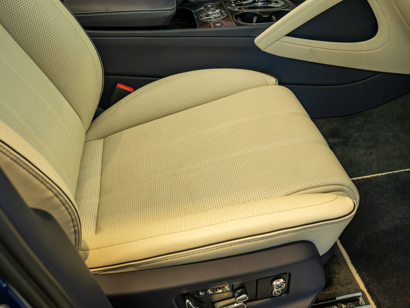 2022 Bentley Bentayga S - Photo 24