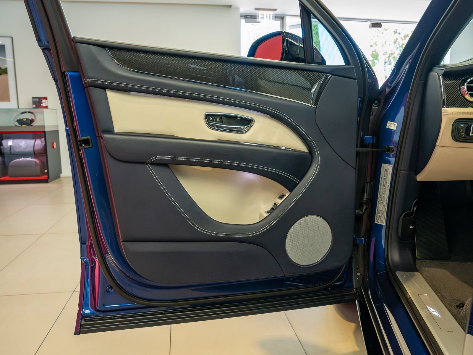 2022 Bentley Bentayga S - Photo 8