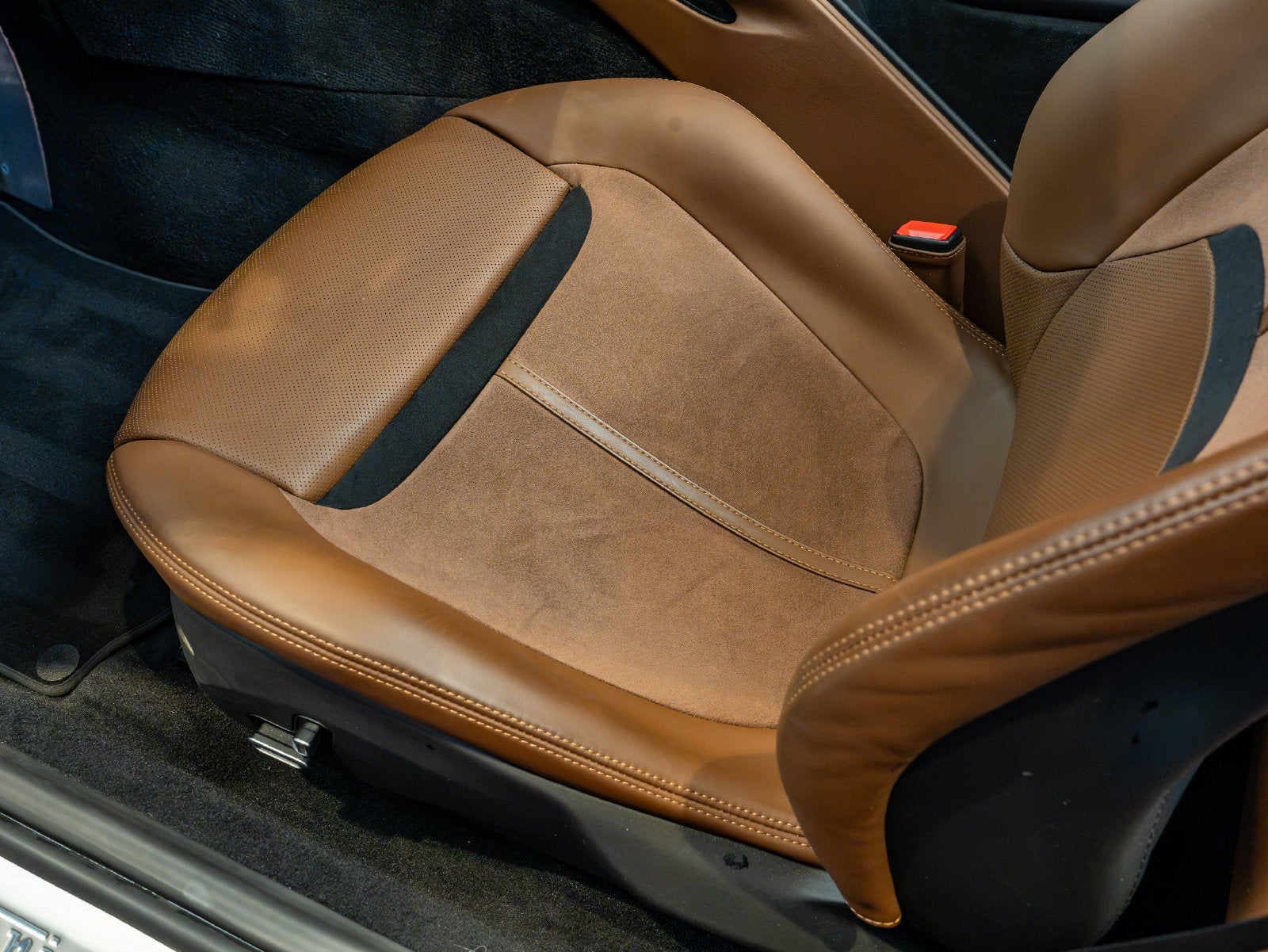 2025 Ferrari Roma Spider Base