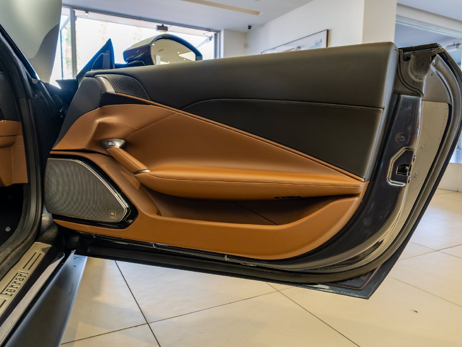 2025 Ferrari Roma Spider Base