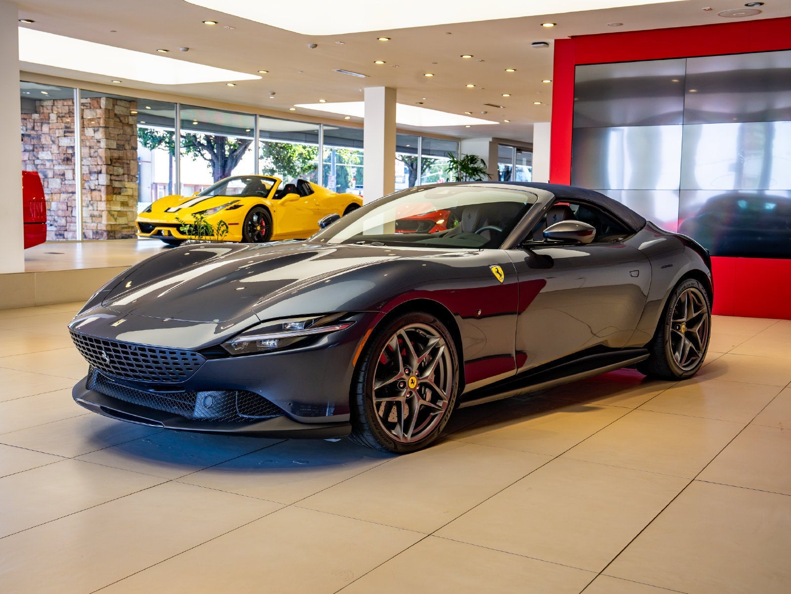 2025 Ferrari Roma Spider Base