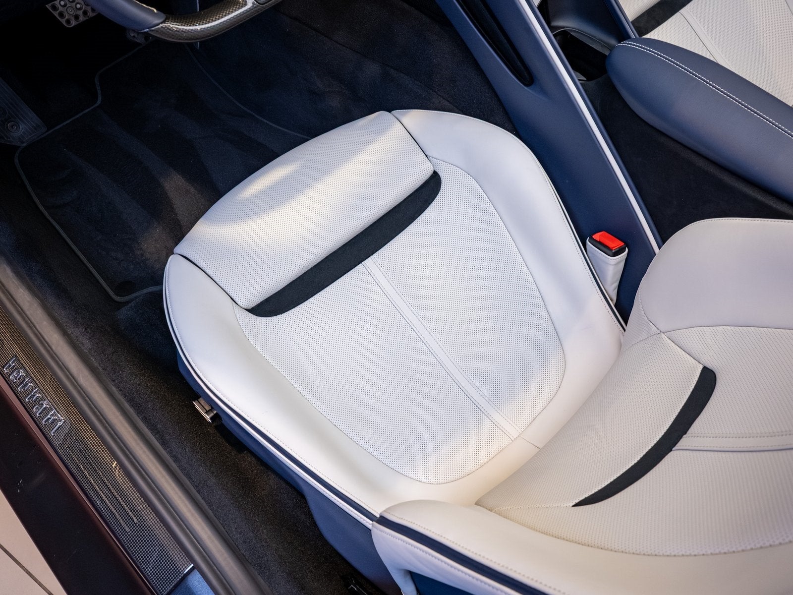 2025 Ferrari Roma Base