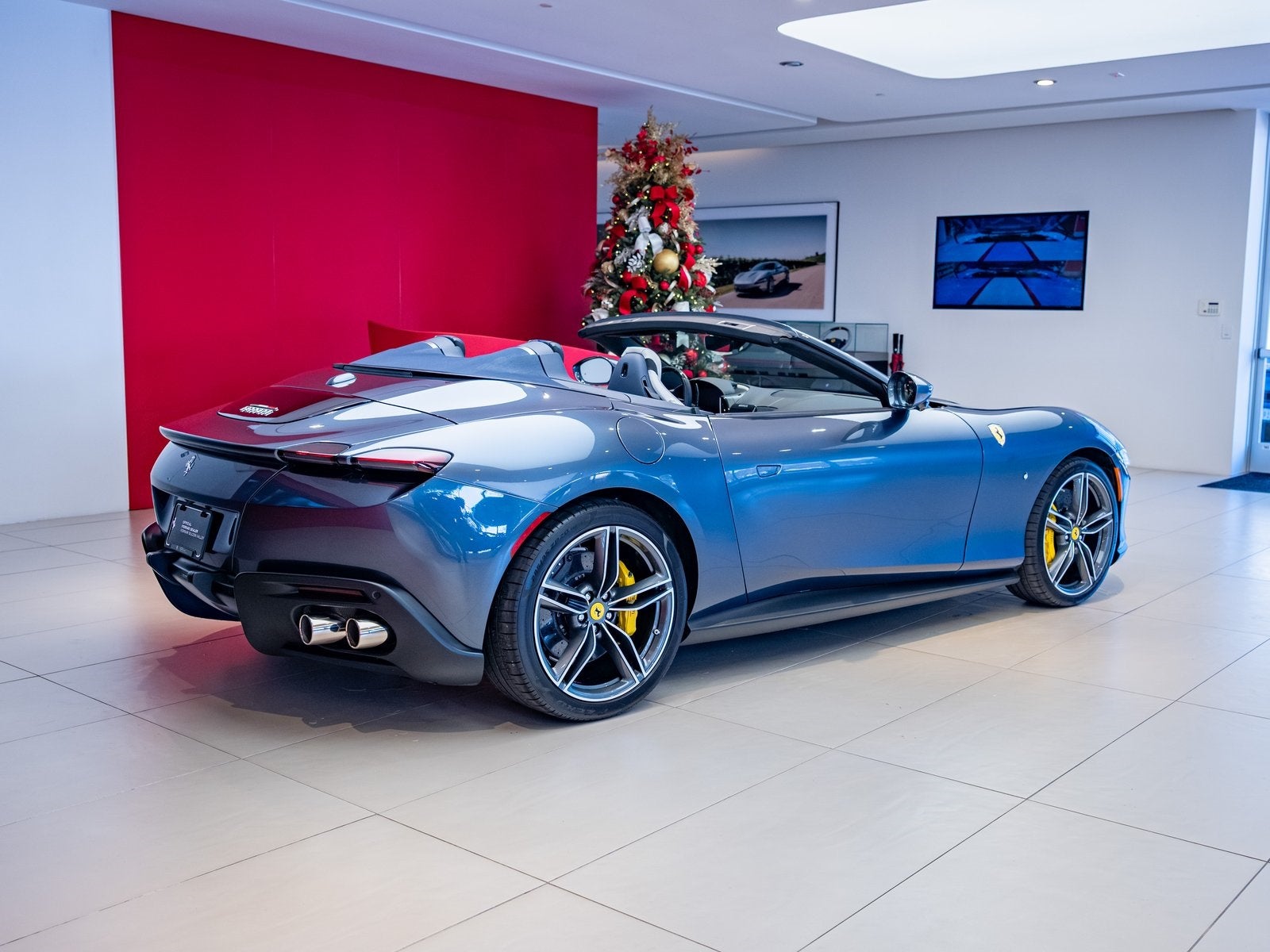 2025 Ferrari Roma Base