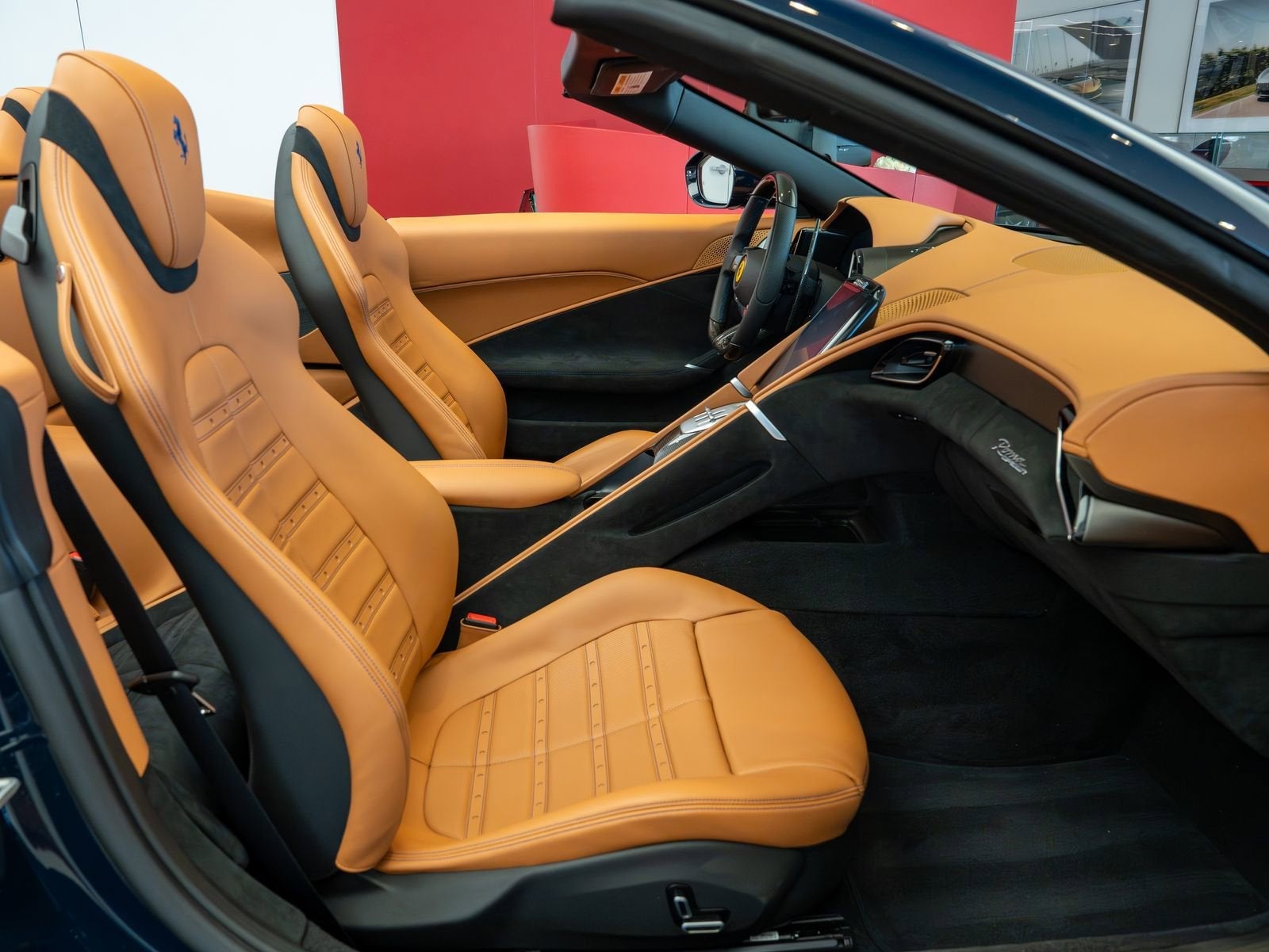 2025 Ferrari Roma Spider Base