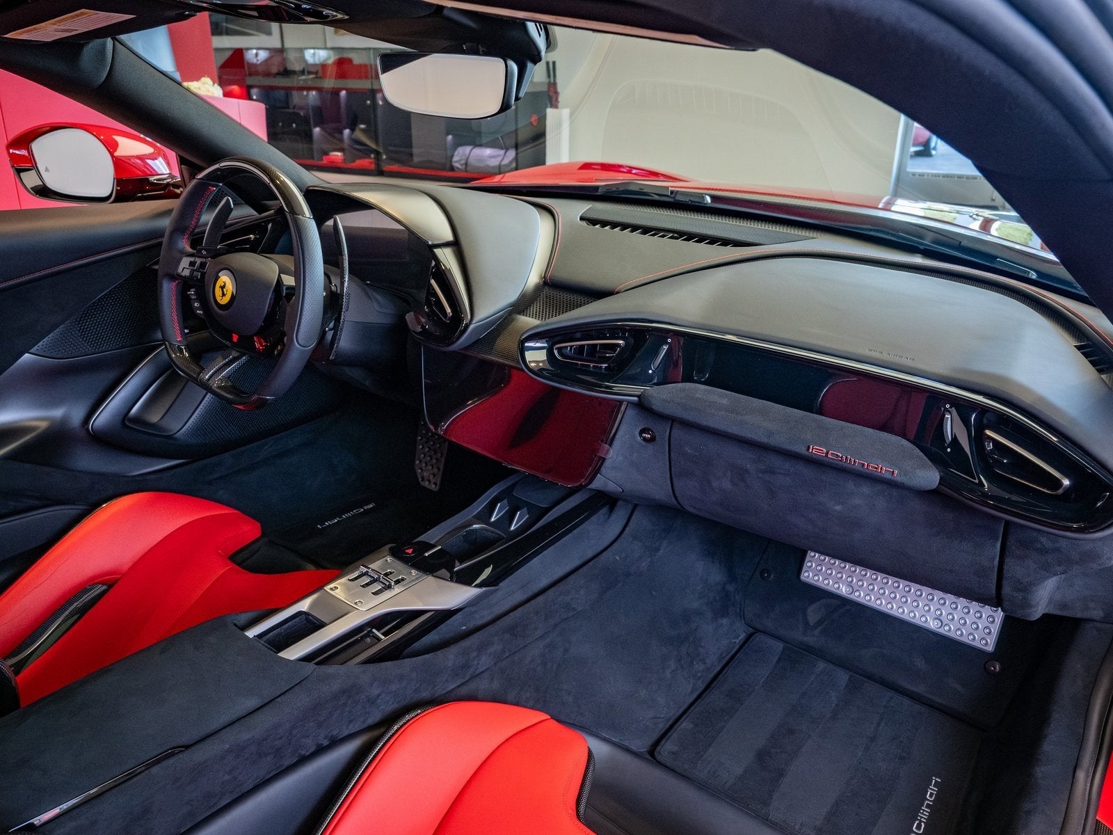 2025 Ferrari 12Cilindri Base