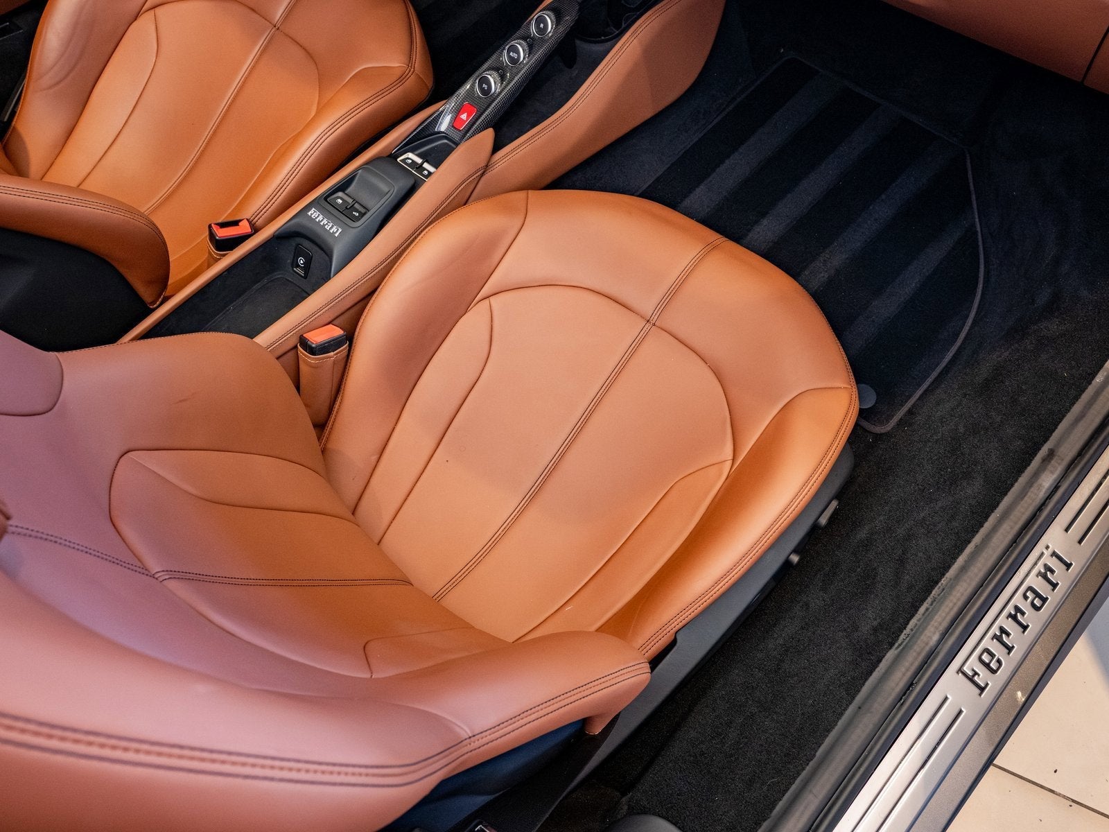 2021 Ferrari F8 Spider Base