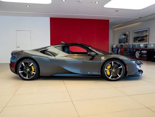2023 Ferrari SF90 Stradale Base