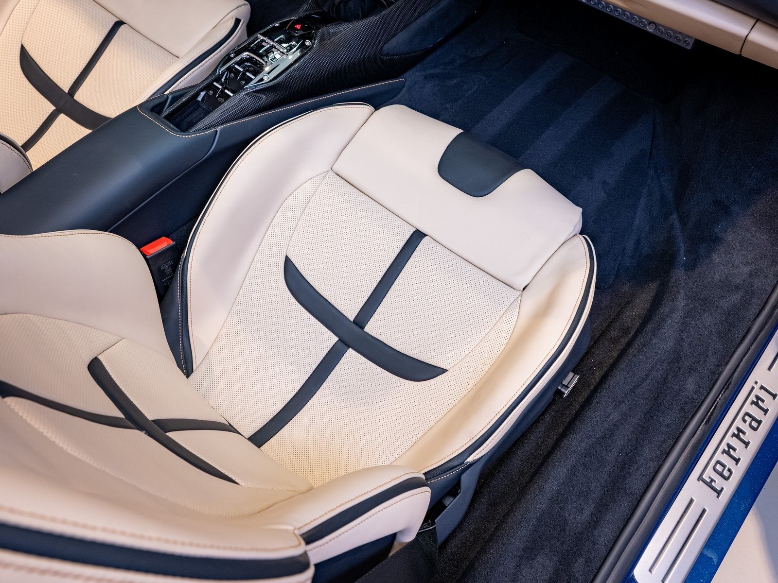 2025 Ferrari SF90 Spider Base