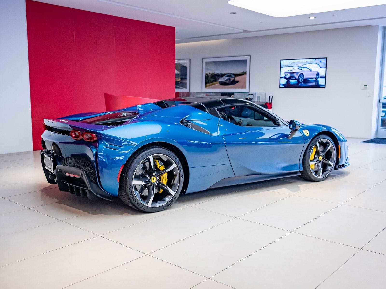 2025 Ferrari SF90 Spider Base