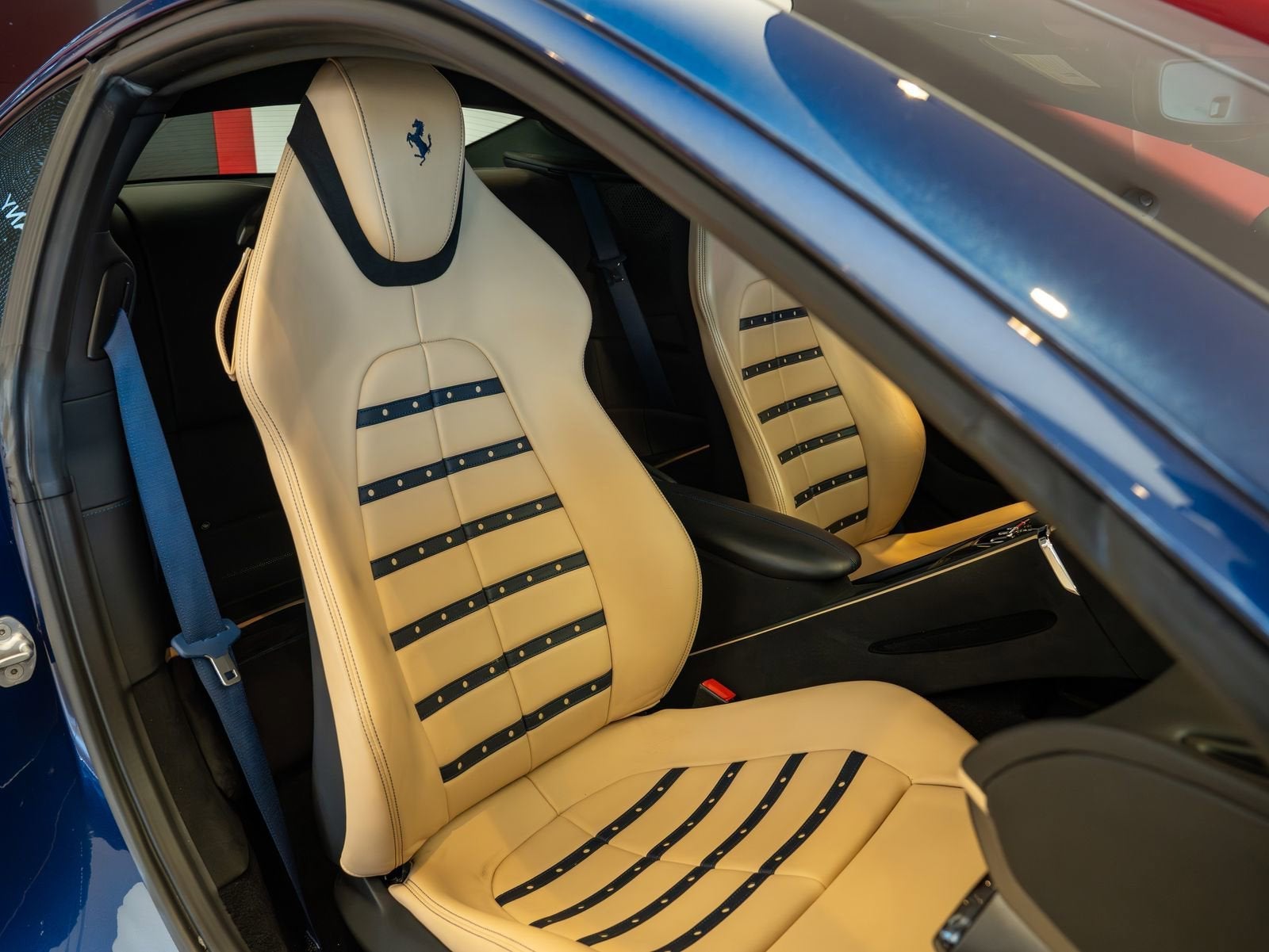 2021 Ferrari Roma Base