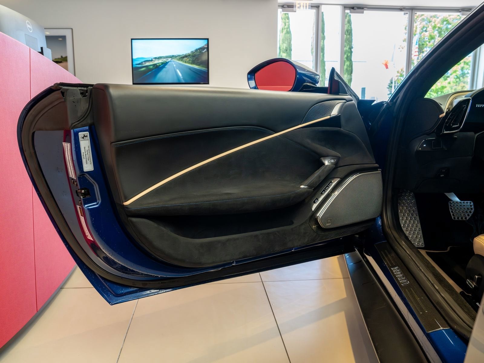 2021 Ferrari Roma Base