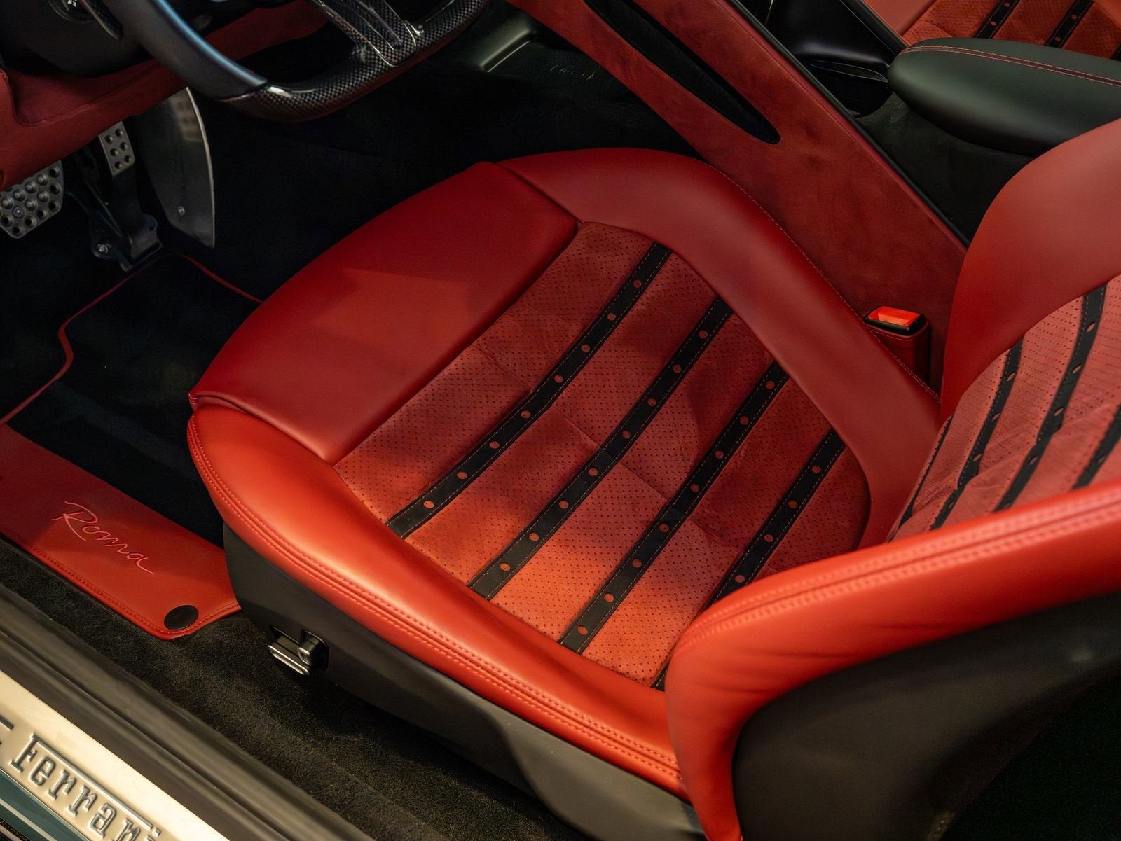 2023 Ferrari Roma Base
