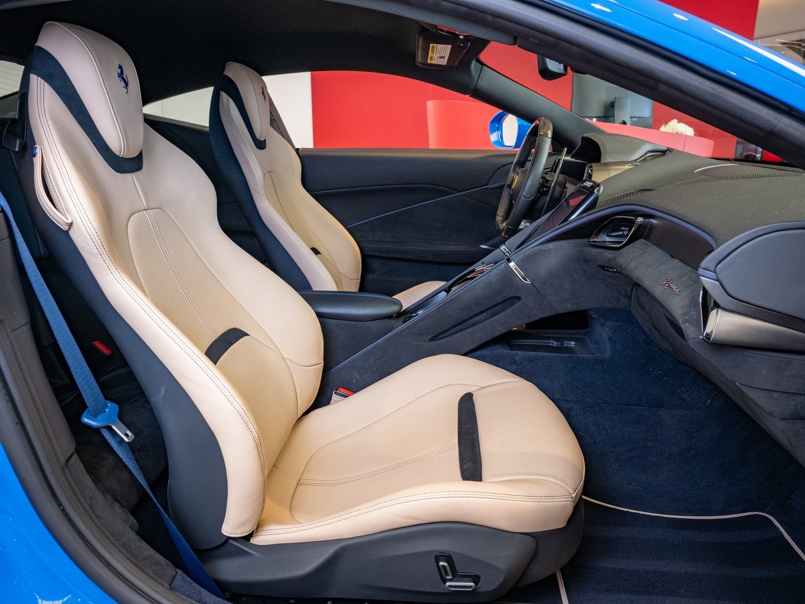 2023 Ferrari Roma Base