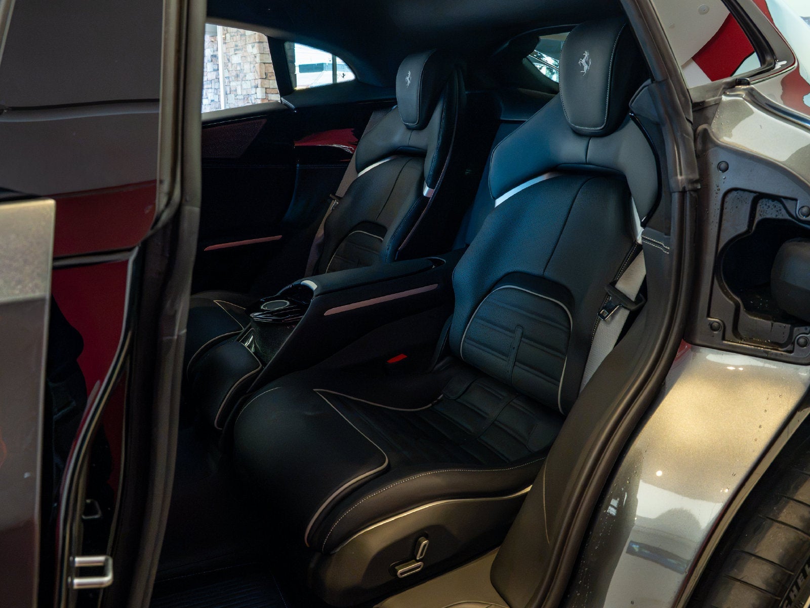 2024 Ferrari Purosangue Base