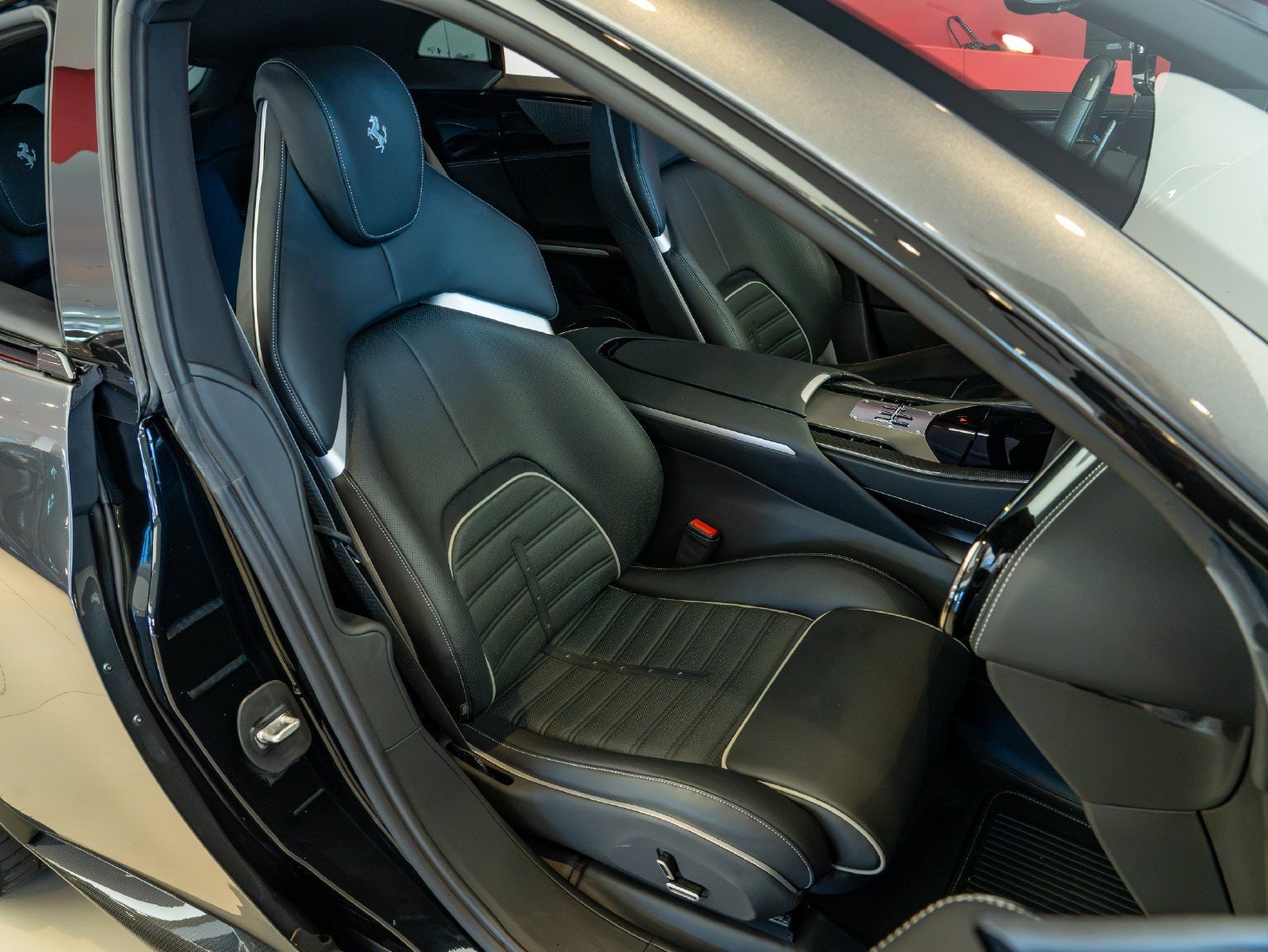 2024 Ferrari Purosangue Base