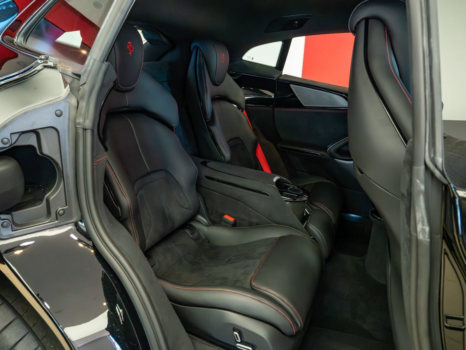 2025 Ferrari Purosangue Base