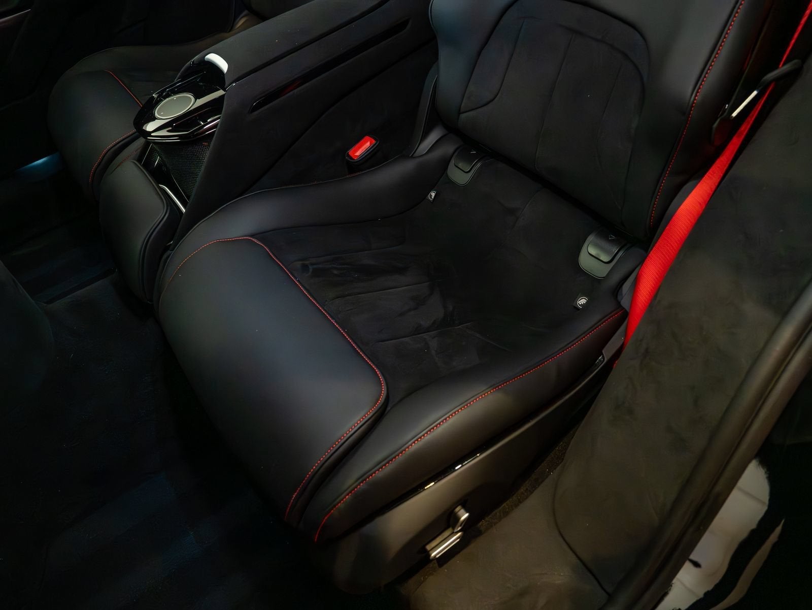 2025 Ferrari Purosangue Base