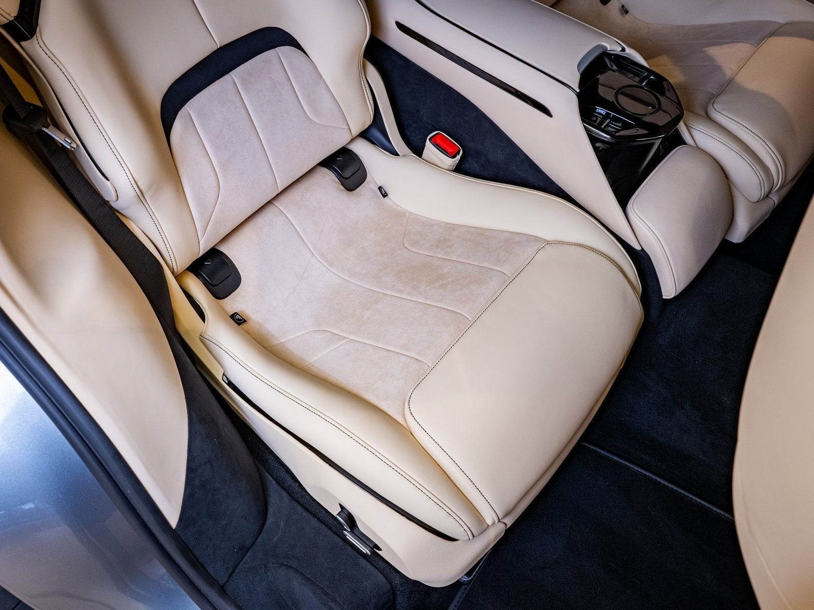 2025 Ferrari Purosangue Base