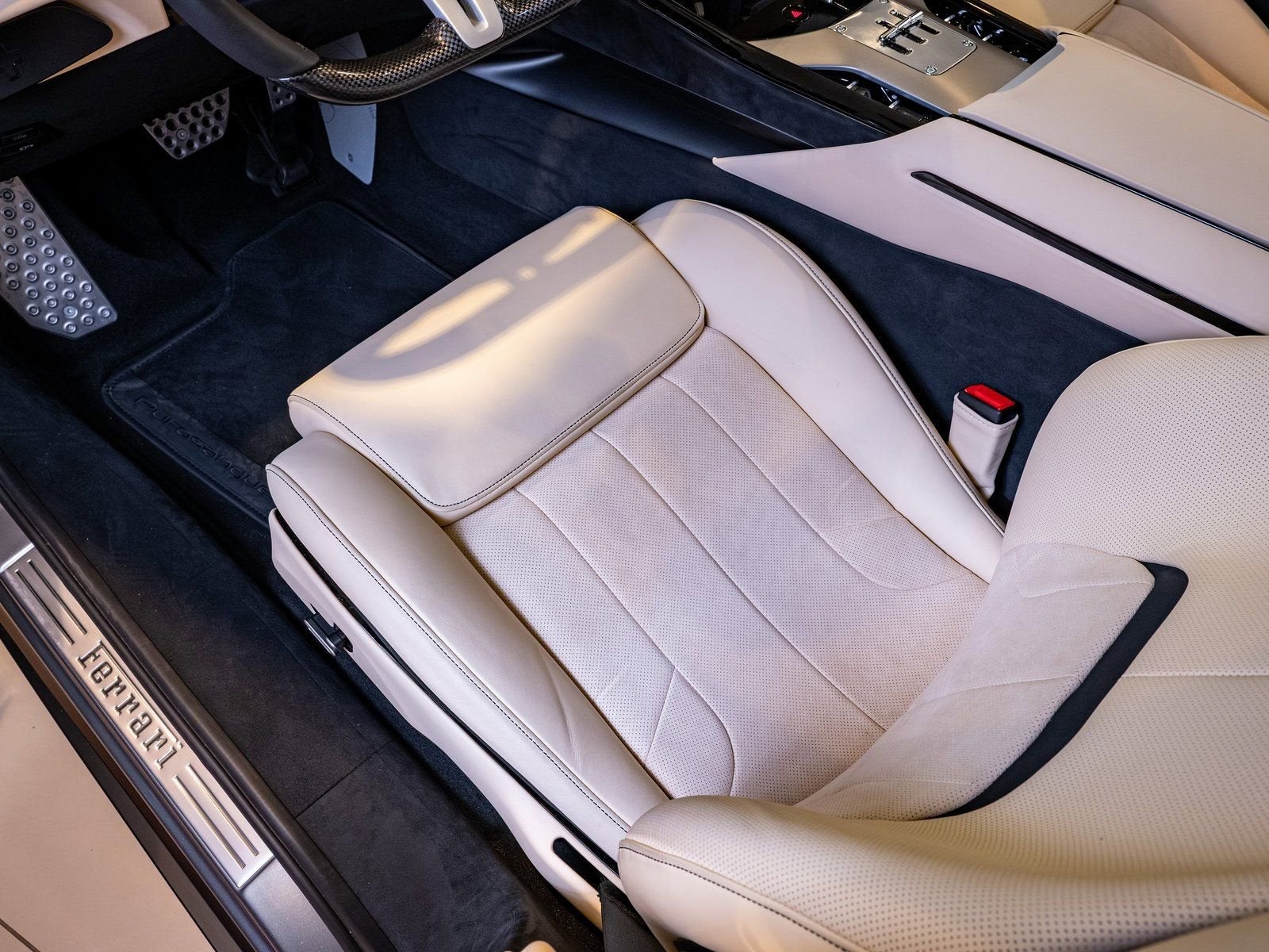 2025 Ferrari Purosangue Base