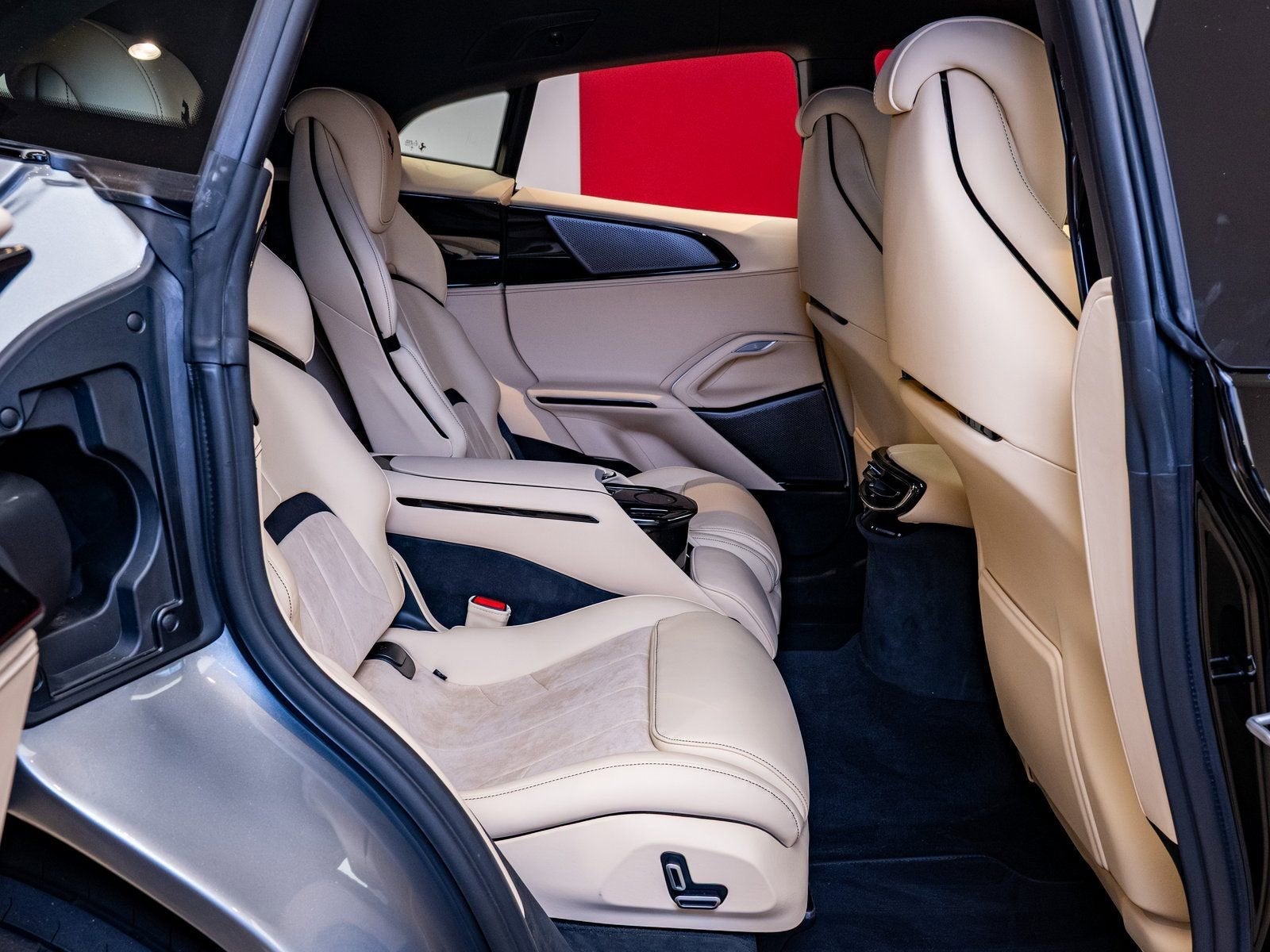 2025 Ferrari Purosangue Base