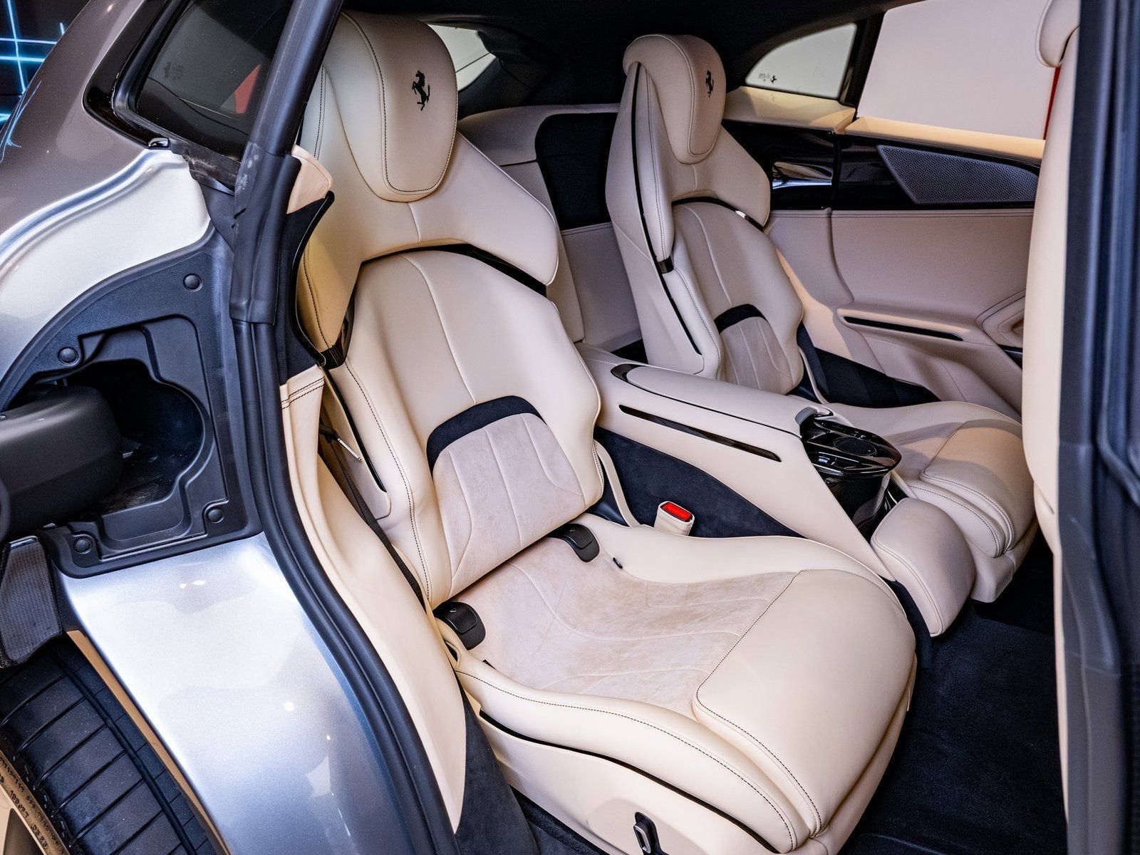 2025 Ferrari Purosangue Base