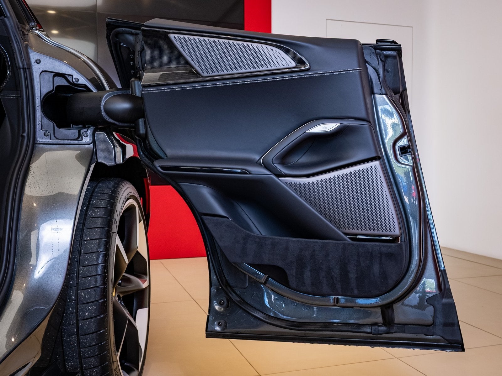 2024 Ferrari Purosangue Base