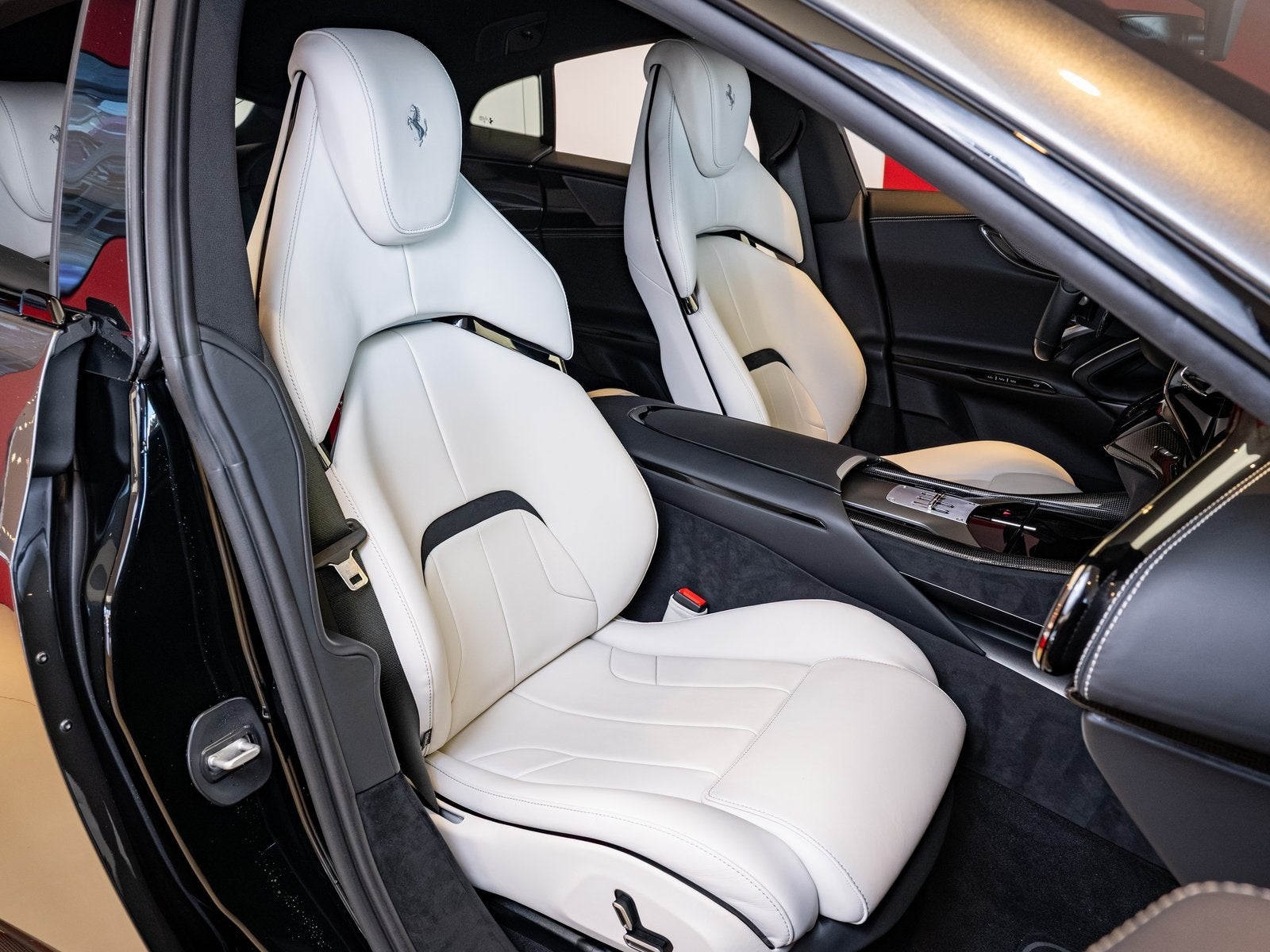 2024 Ferrari Purosangue Base