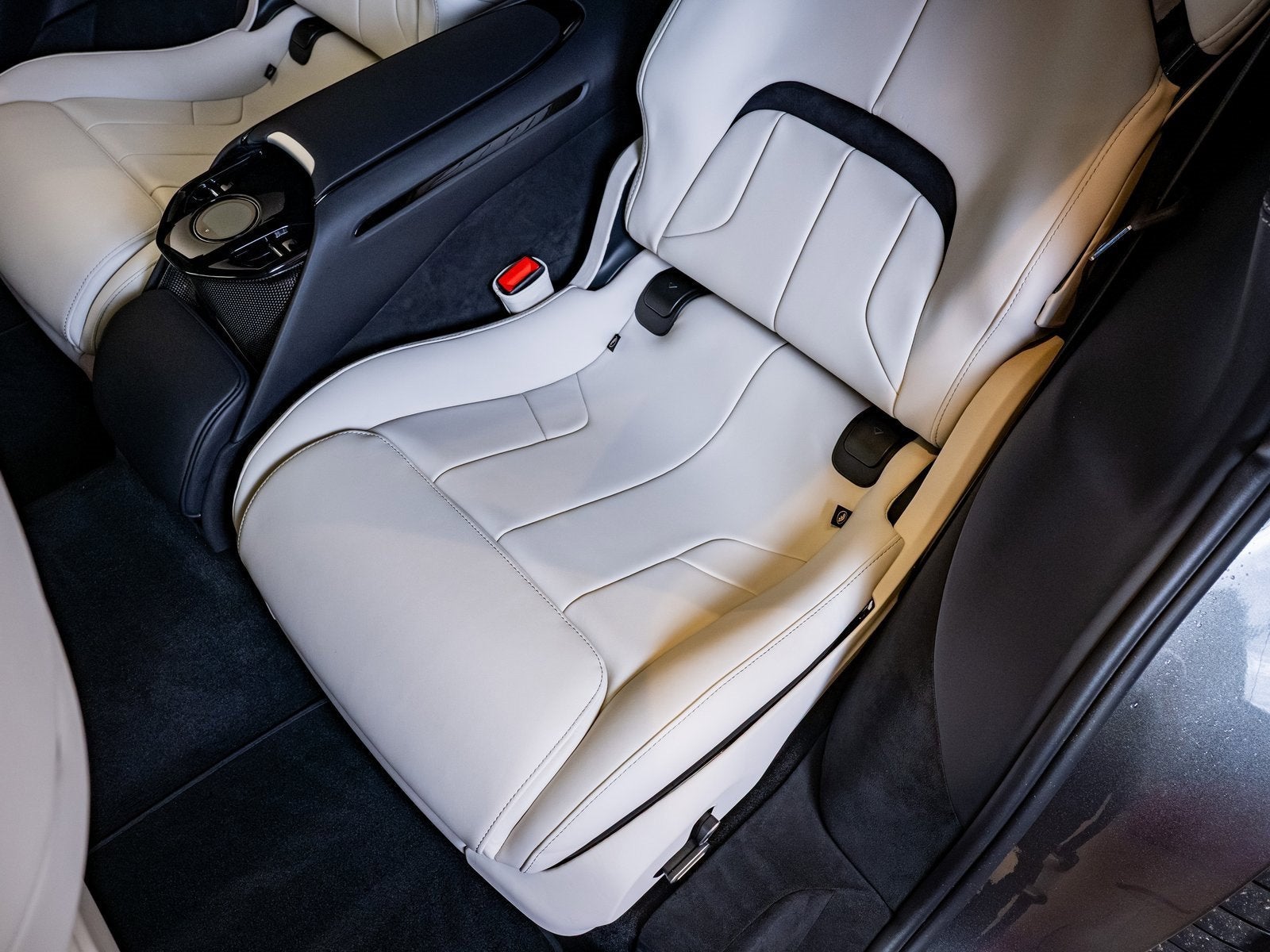 2024 Ferrari Purosangue Base