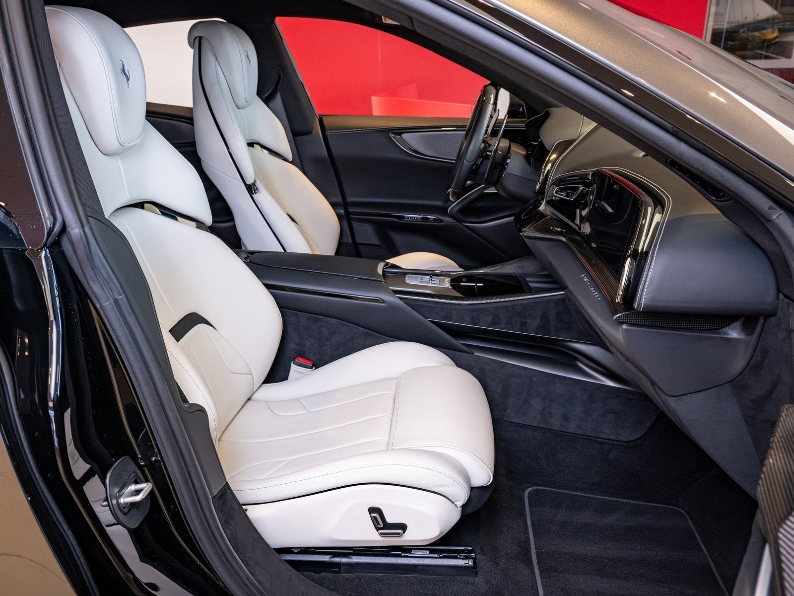 2024 Ferrari Purosangue Base